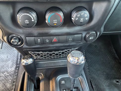 Used 2011 Jeep Wrangler Rubicon w/ PWR Convenience Group image 7