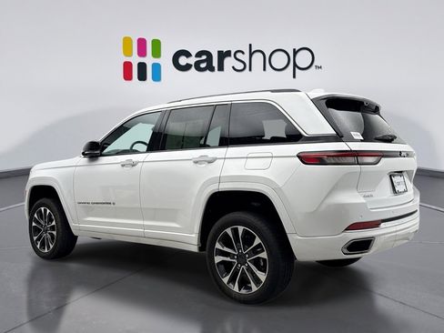 Used 2022 Jeep Grand Cherokee Overland w/ Luxury Tech Group IV AWD/4WD image 3
