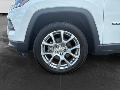 Used 2022 Jeep Compass Latitude AWD/4WD image 12