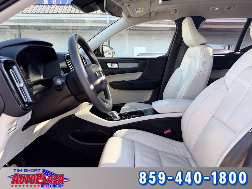 Used 2023 Volvo XC40 B4 Ultimate FWD image 28