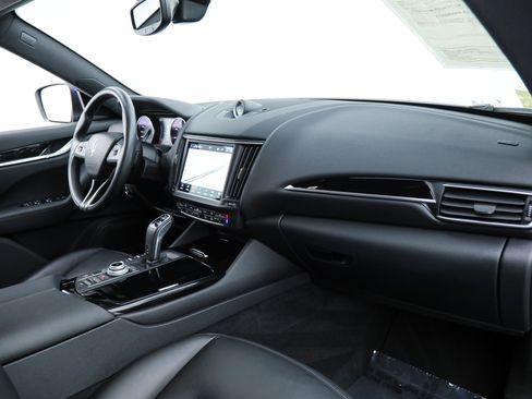 Certified 2023 Maserati Levante GT AWD/4WD image 10