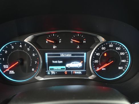 Used 2018 Chevrolet Malibu LT w/ Driver Confidence Package FWD image 14