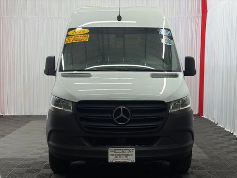 Used 2024 Mercedes-Benz Sprinter 2500 image 3