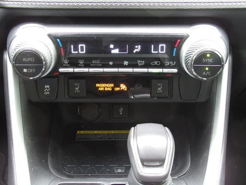 Used 2021 Toyota RAV4 XLE Premium AWD/4WD image 30