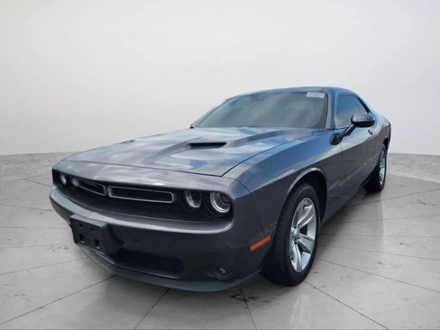 Used 2019 Dodge Challenger SXT image 3