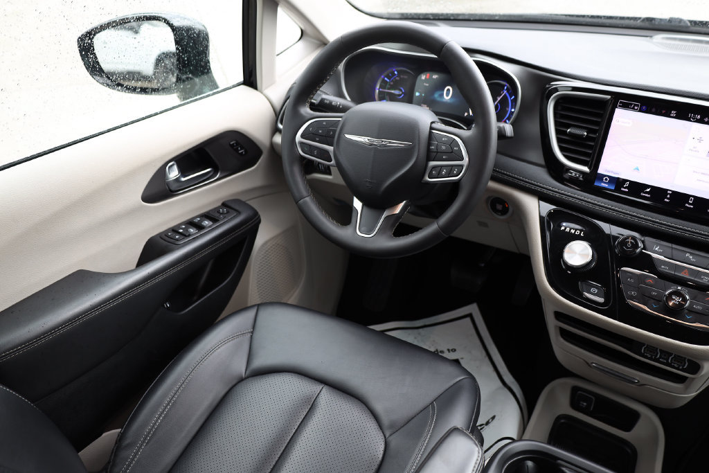 Used 2024 Chrysler Pacifica Limited FWD image 20