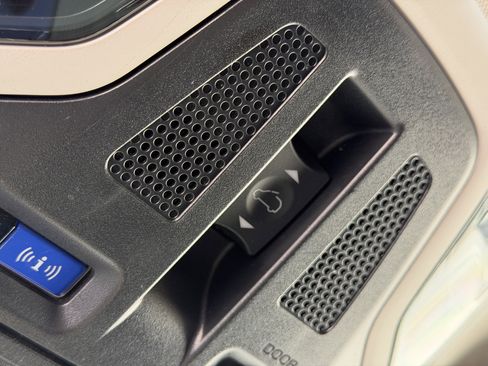 Used 2022 Subaru Outback Limited image 19