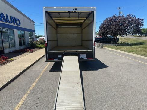 Used 2022 Ford E-350 and Econoline 350 Super Duty RWD image 15
