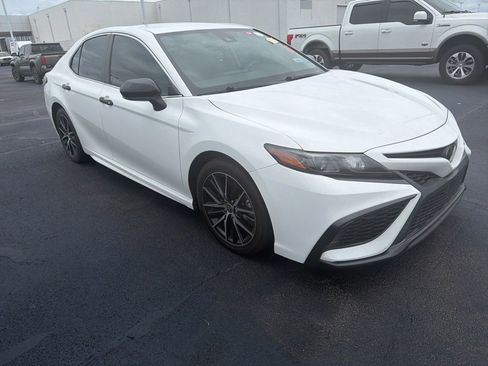 Used 2021 Toyota Camry SE FWD image 4