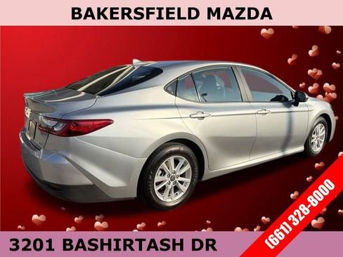 Used 2025 Toyota Camry LE image 5