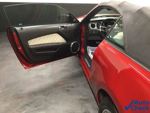 Used 2013 Ford Mustang Premium RWD image 27