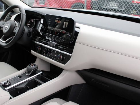 Certified 2024 Nissan Pathfinder SL image 31