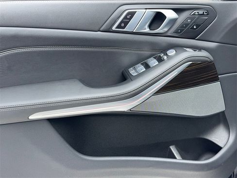 Used 2024 BMW X7 xDrive40i image 39