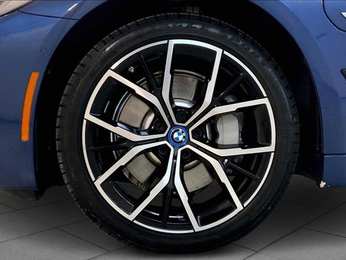 Used 2023 BMW 530e xDrive w/ Executive Package image 10