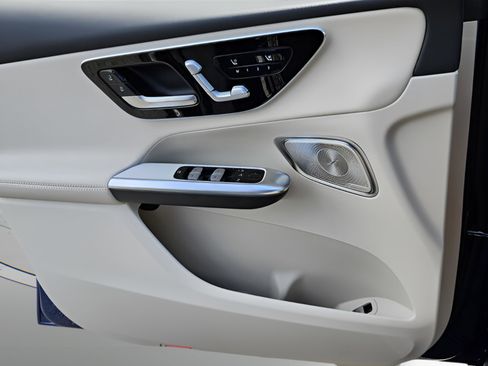 New 2025 Mercedes-Benz GLC 300 image 27