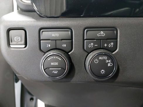 Used 2023 Chevrolet Silverado 1500 LT AWD/4WD image 26