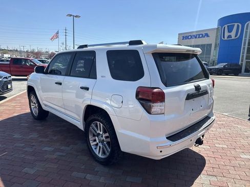 Used 2011 Toyota 4Runner SR5 w/ Convenience Pkg image 34