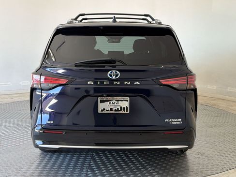 Used 2024 Toyota Sienna Platinum AWD/4WD image 10