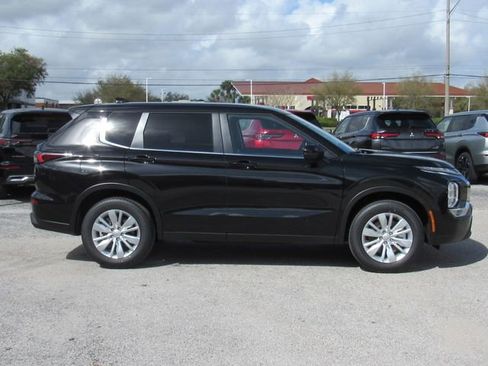New 2026 Mitsubishi Outlander ES FWD image 2