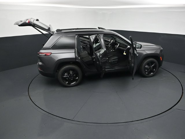 New 2026 Jeep Grand Cherokee Limited w/ Limited Altitude Package AWD/4WD image 30