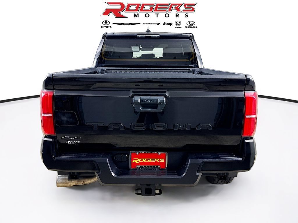 Certified 2024 Toyota Tacoma SR5 AWD/4WD image 12