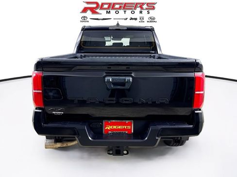 Certified 2024 Toyota Tacoma SR5 AWD/4WD image 12