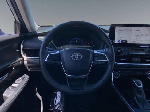 Used 2025 Toyota Grand Highlander AWD image 12