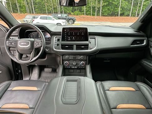 Used 2024 GMC Yukon AT4 w/ AT4 Premium Package AWD/4WD image 3