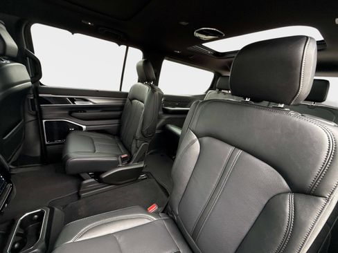 New 2026 Jeep Grand Wagoneer Limited AWD/4WD image 16