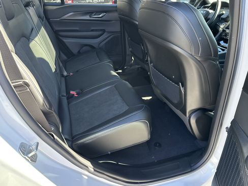 New 2025 Jeep Grand Cherokee Altitude image 21