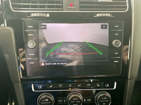 Used 2018 Volkswagen Golf R 4-Door AWD/4WD image 15