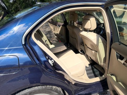 Used 2014 Mercedes-Benz C 250 Sedan image 4