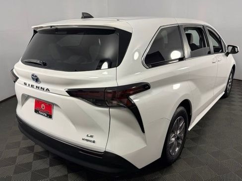 Used 2023 Toyota Sienna LE FWD image 8