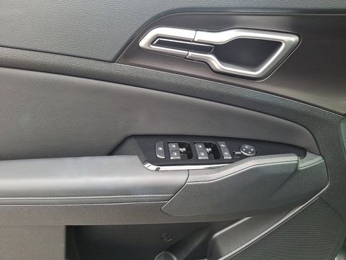 Used 2025 Kia Sportage EX w/ Premium Package image 11