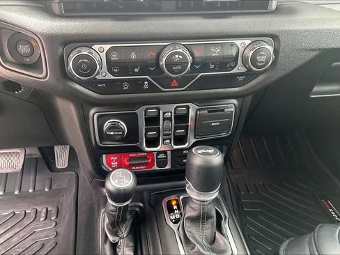 Used 2025 Jeep Wrangler Unlimited Sport AWD/4WD image 32