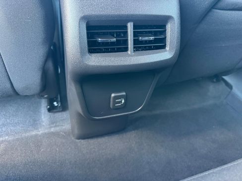 Used 2023 Chevrolet Equinox LT image 7