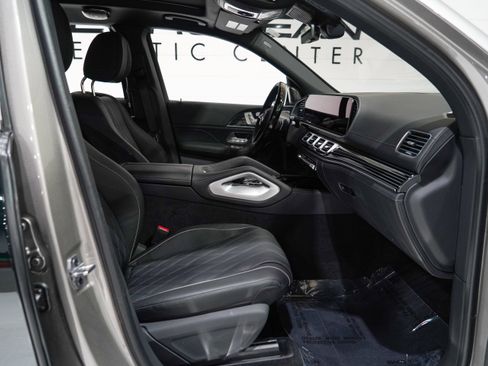 Used 2024 Mercedes-Benz Maybach GLS 600 4MATIC image 16