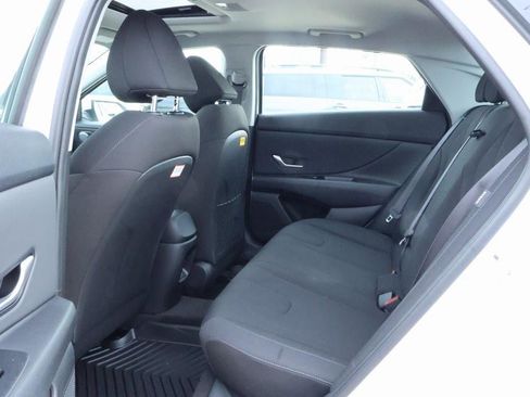 New 2025 Hyundai Elantra SEL image 8
