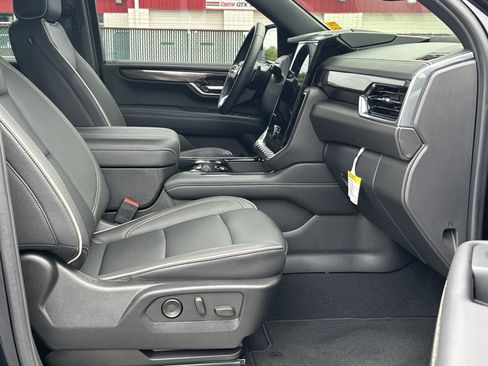 Used 2025 GMC Yukon Elevation RWD image 12