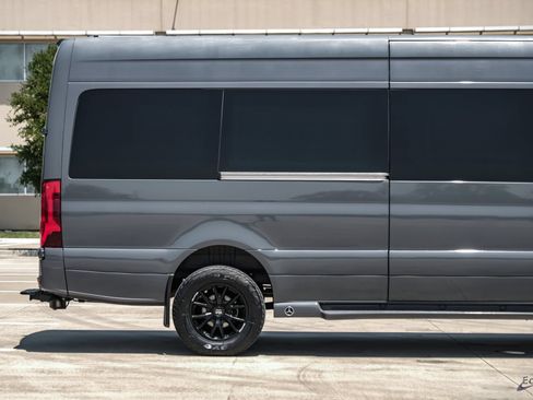 Used 2022 Mercedes-Benz Sprinter 2500 image 20