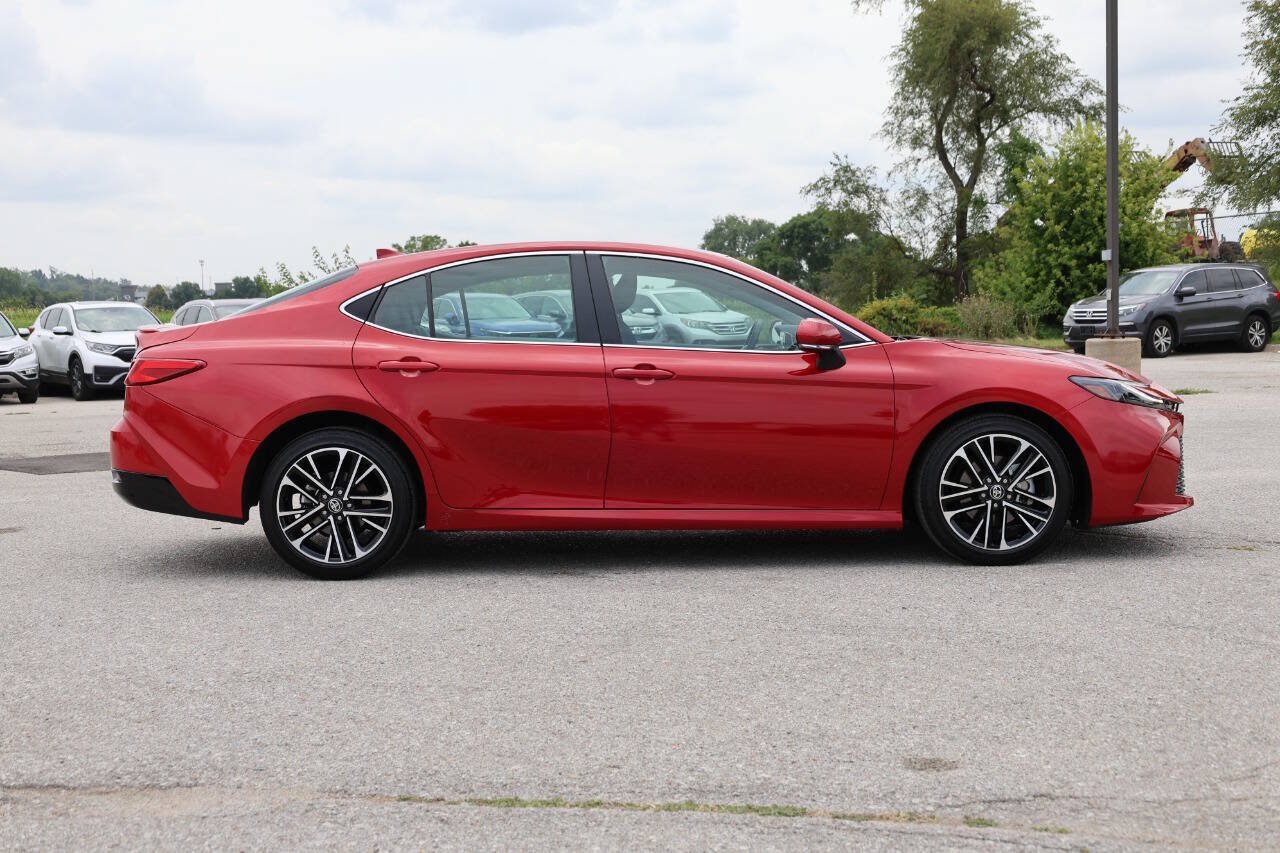 Used 2025 Toyota Camry XLE FWD image 7