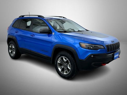 Used 2021 Jeep Cherokee Trailhawk image 3