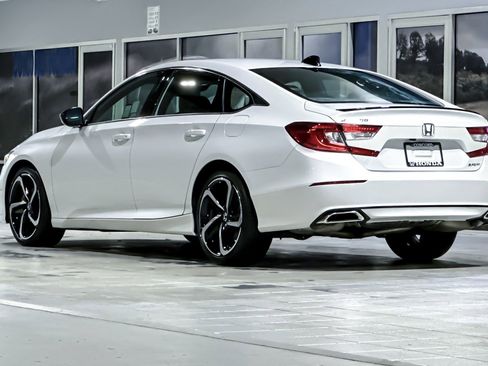 Used 2022 Honda Accord Sport image 3