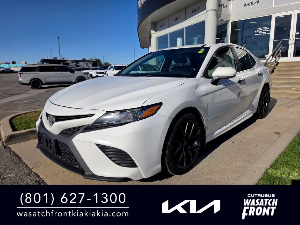 Used 2019 Toyota Camry SE FWD image 1