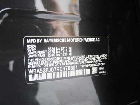 Certified 2024 BMW 530i xDrive w/ Premium Package AWD/4WD image 6