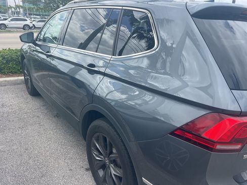 Used 2023 Volkswagen Tiguan SE w/ Panoramic Sunroof Package image 6