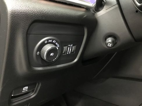 Used 2022 Jeep Grand Cherokee L Limited w/ Luxury Tech Group II image 10