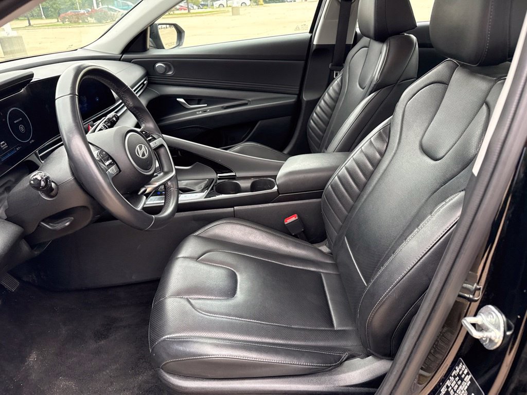 Used 2025 Hyundai Elantra Limited FWD image 13