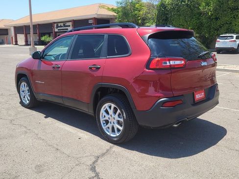 Used 2016 Jeep Cherokee Sport FWD image 7