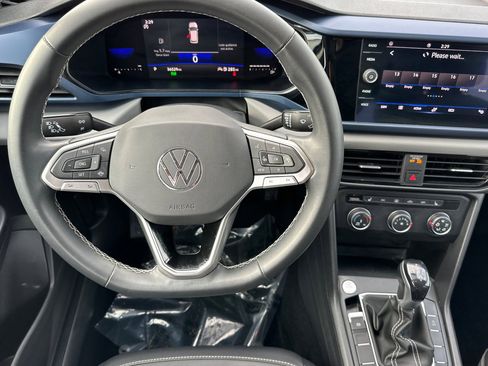 Used 2022 Volkswagen Taos SE image 15